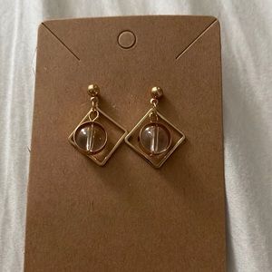 Cute Short Earrings with Clear Bead Pearl